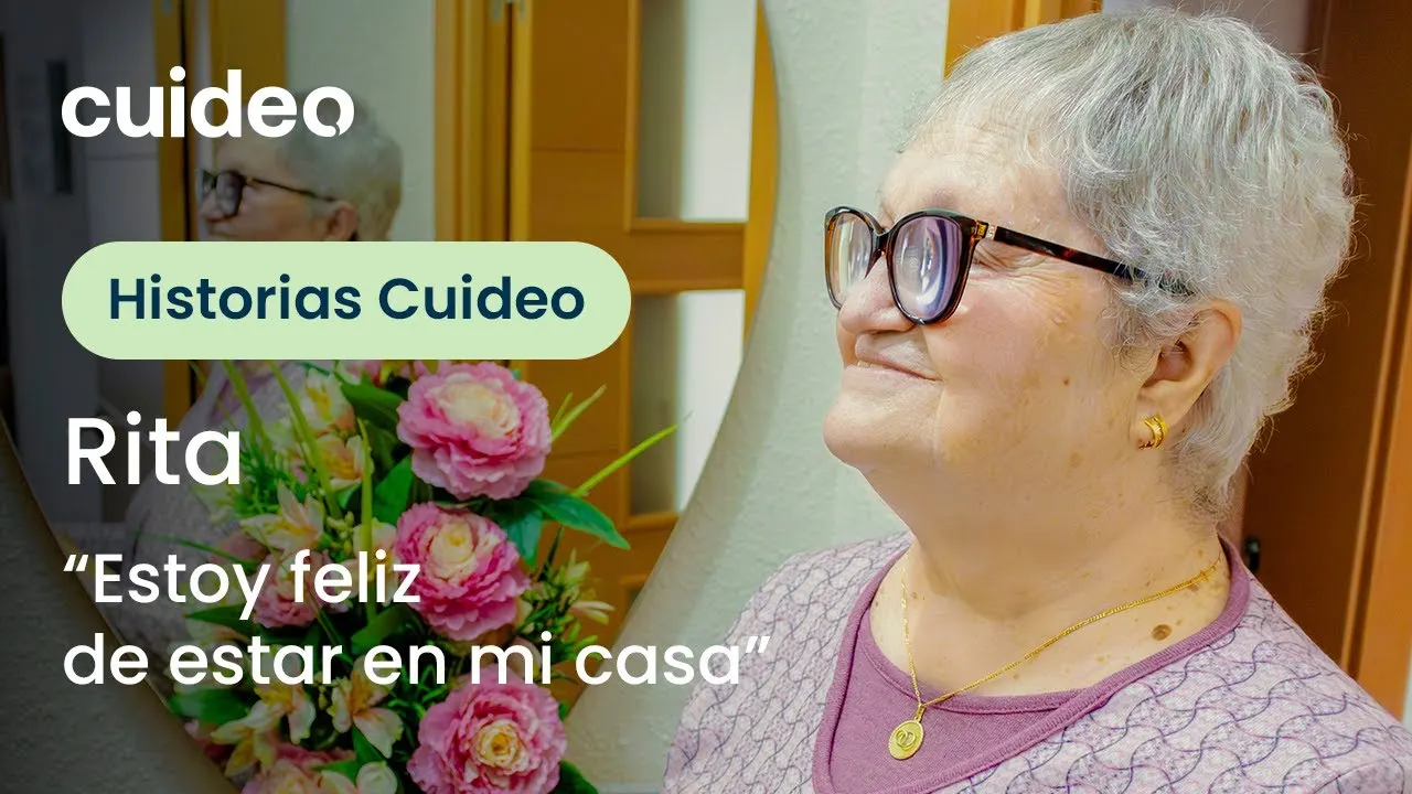Rita, de 80 años, conversa en su casa para la serie Historias Cuideo
